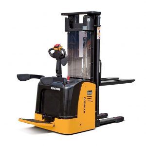 Apilador eléctrico 1.500kg. con plataforma Hyundai 15ESR