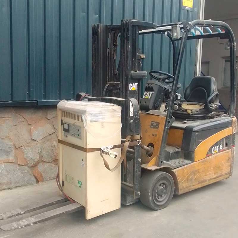 Electrica 1600kg | Mástil tríplex 4350mm CAT