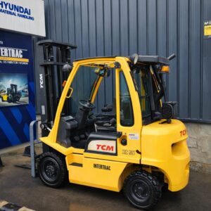 Electrica 2500kg | Mástil tríplex 6000mm TCM